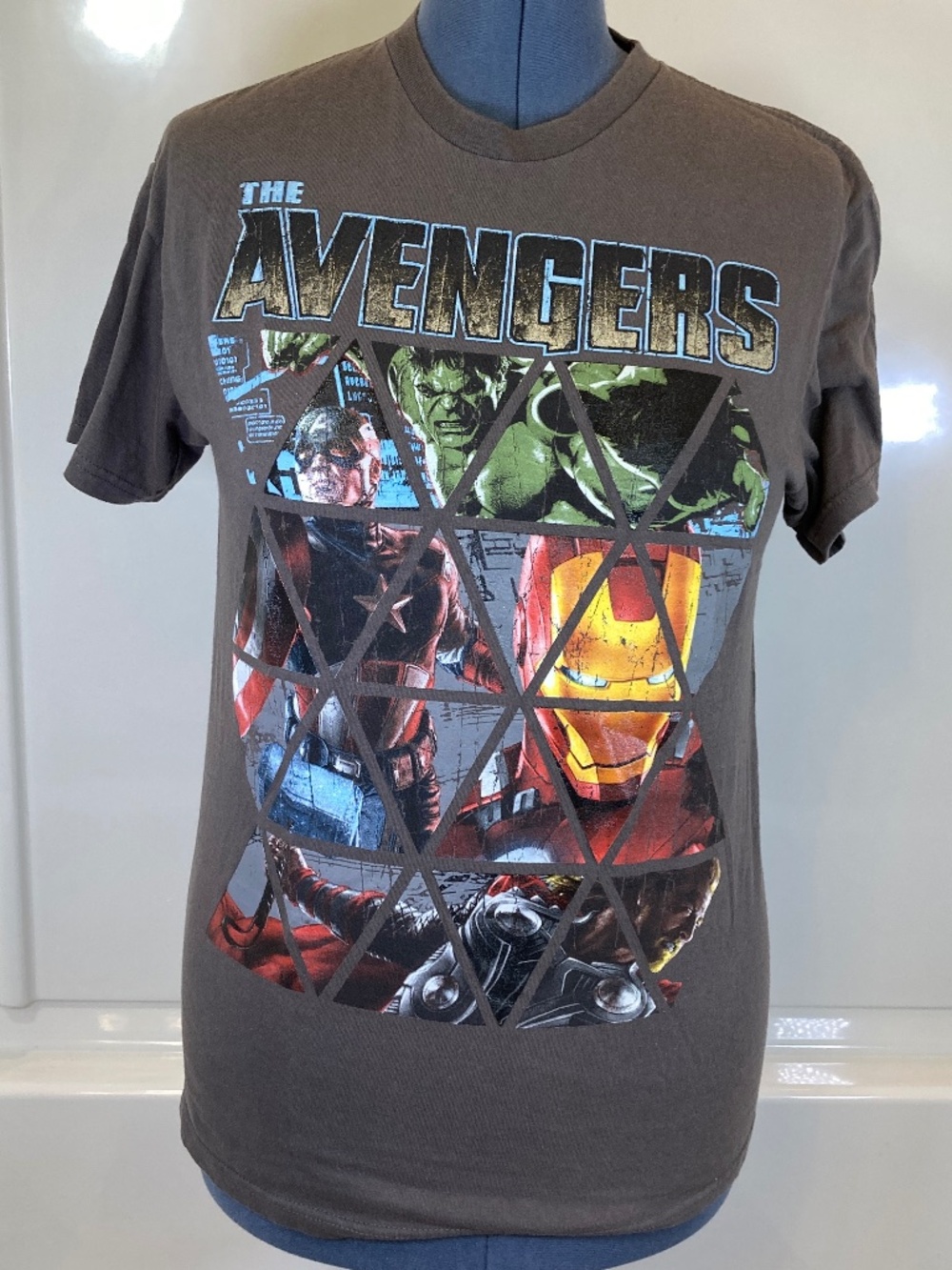 Avengers Dark Gray Shirt Sz M Unisex Short Sleeve Ironman Thor Hulk Marvel